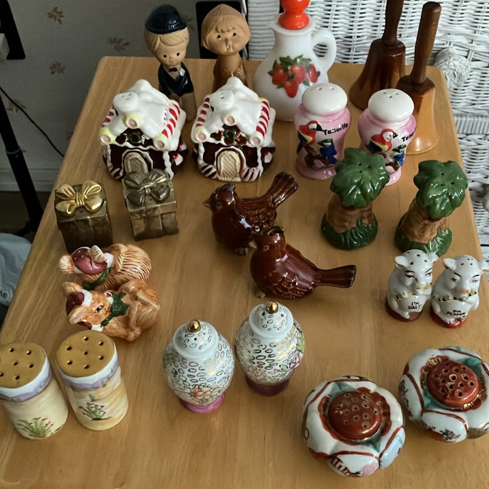 VINTAGE SALT AND PEPPER SHAKERS 12 SETS LISTED FOR EASY VIEW YOU CHOOSE